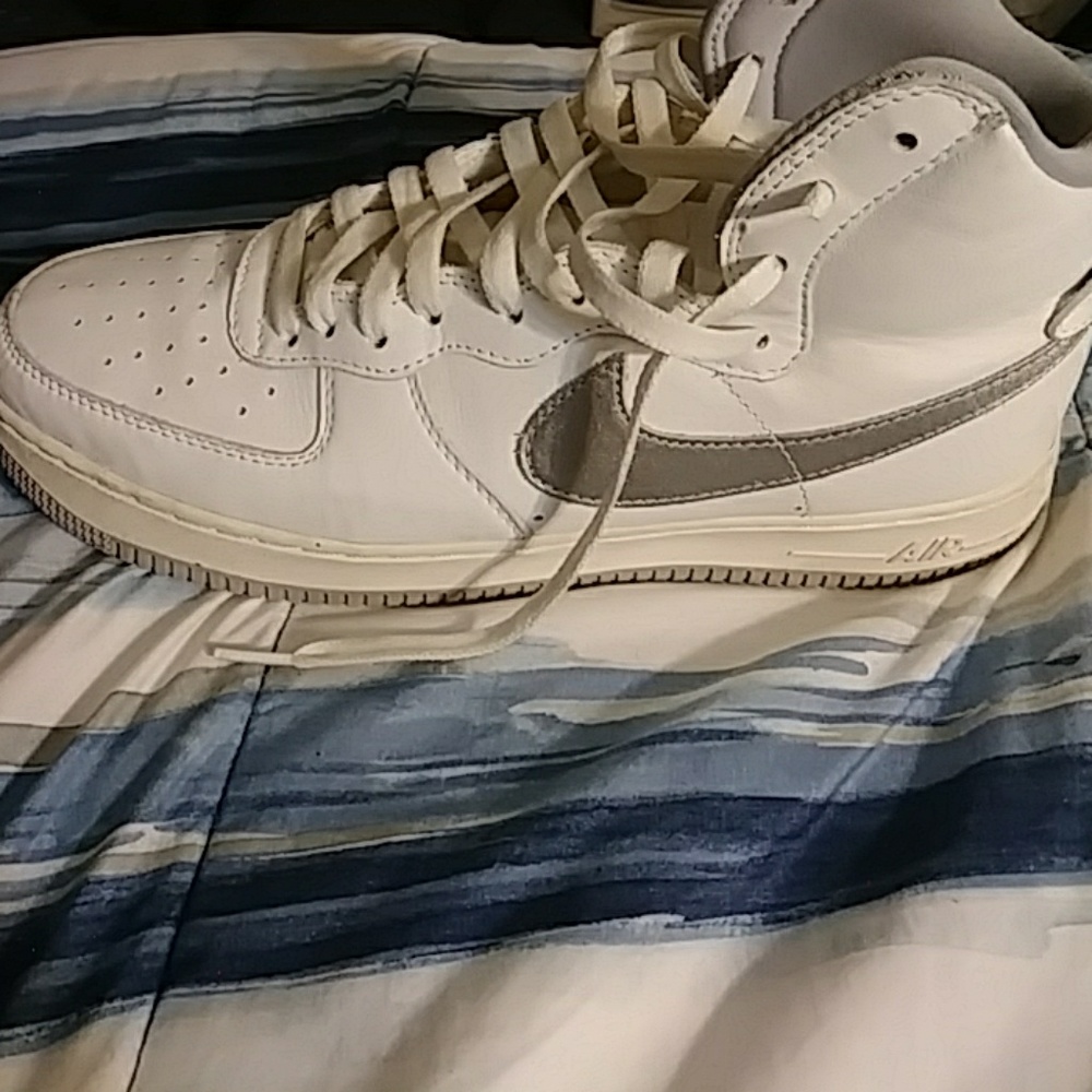 Original Air Force 1 With Silver Stipe